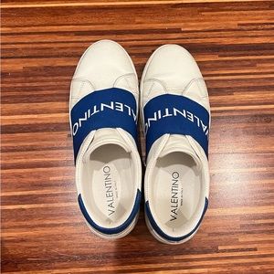 VALENTINO SNEAKER. SIZE 8.